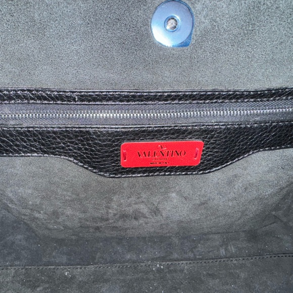 Valentino Garavani Rockstud Tote - Picture 7 of 11